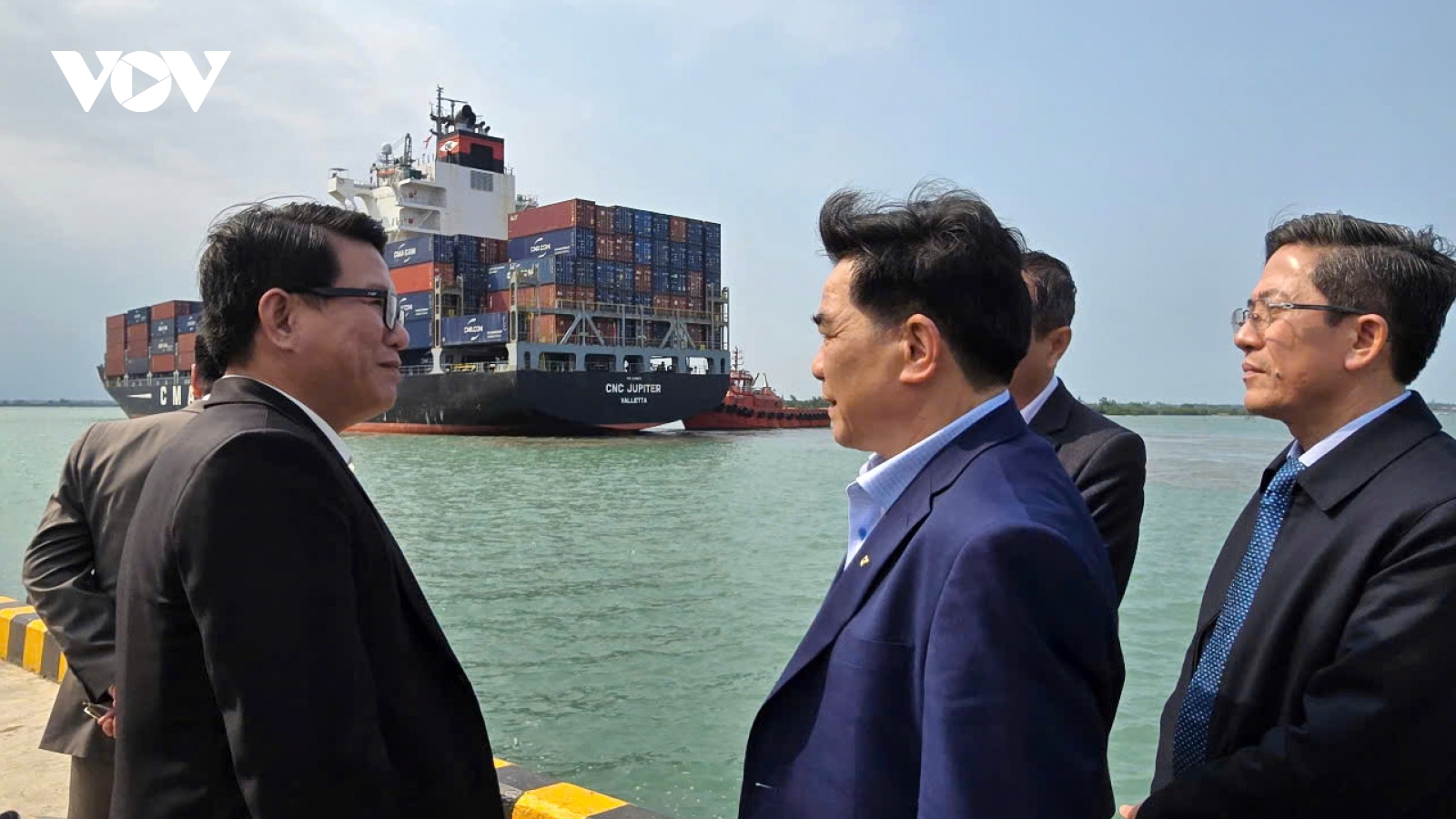 Gắn biển công trình bến cảng 5 vạn tấn chào mừng 50 năm Ngày giải phóng Quảng Nam