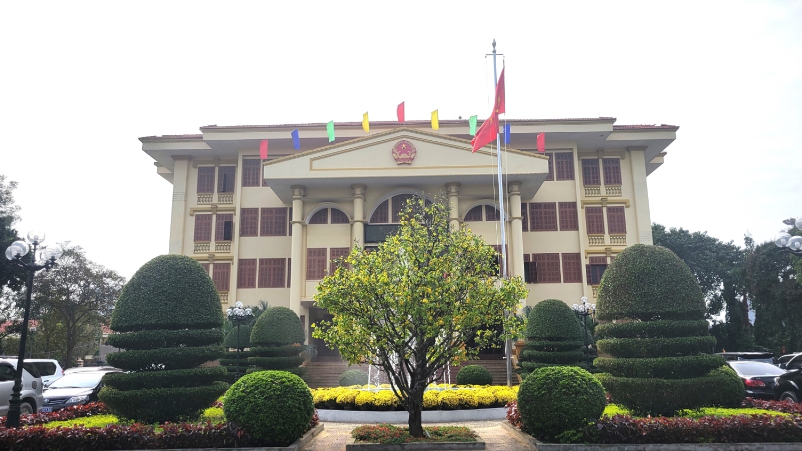 Quảng Bình tạm dừng xây mới, sửa chữa các trụ sở cấp huyện, xã