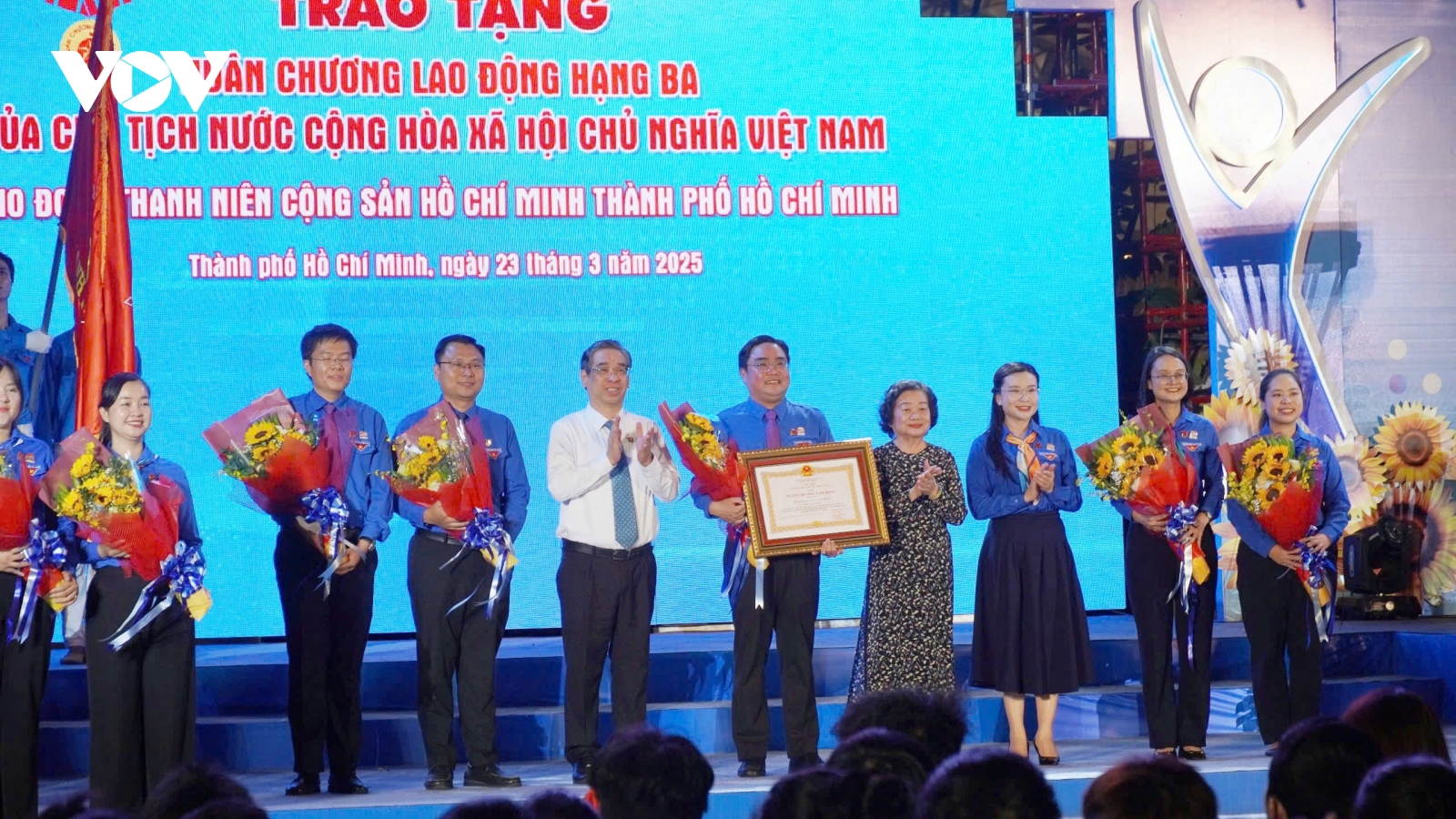 Thành đoàn TP.HCM nhận Huân chương Lao động hạng 3