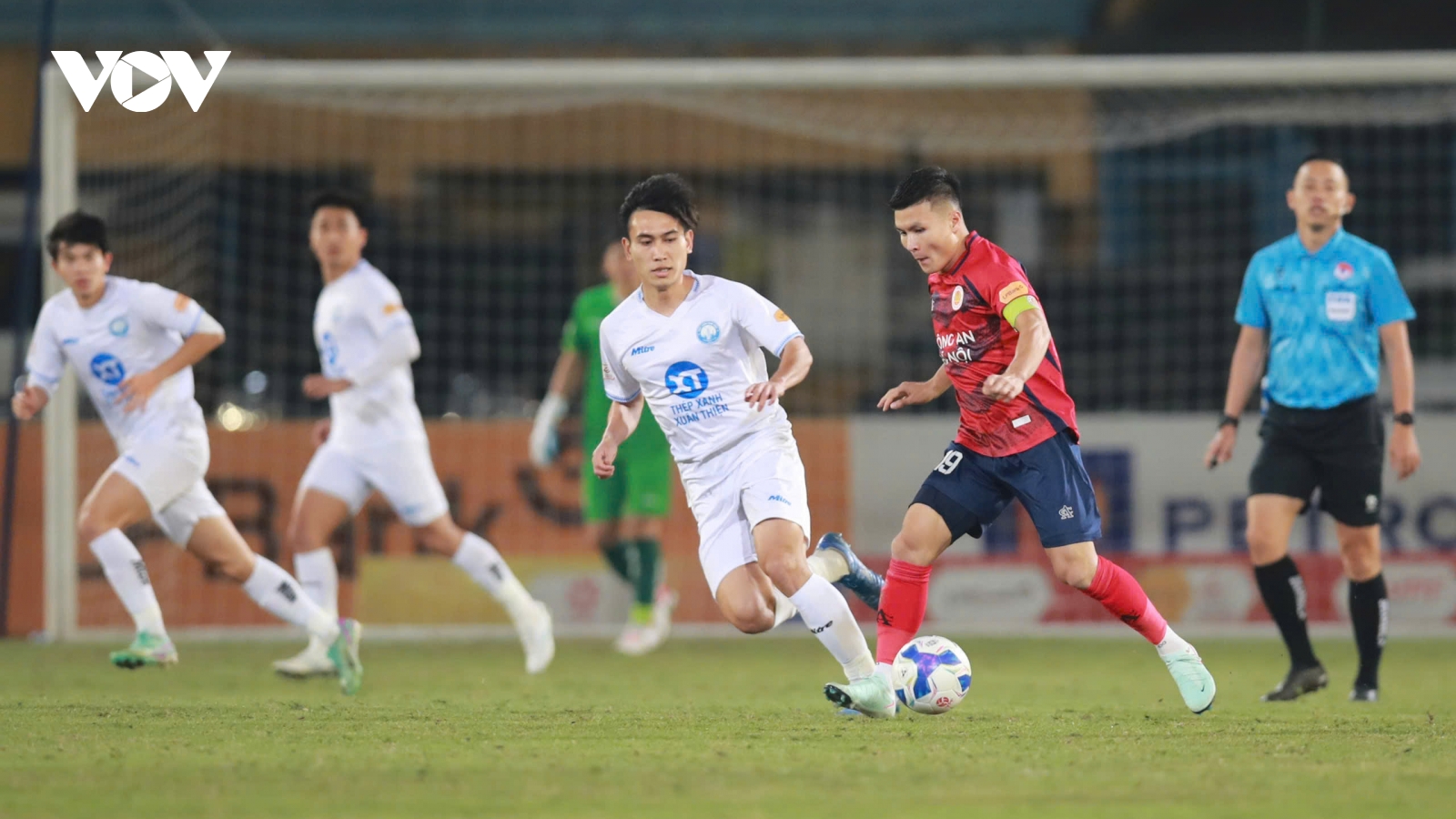 CLB CAHN có lịch thi đấu "ác mộng" trong tháng 4/2025