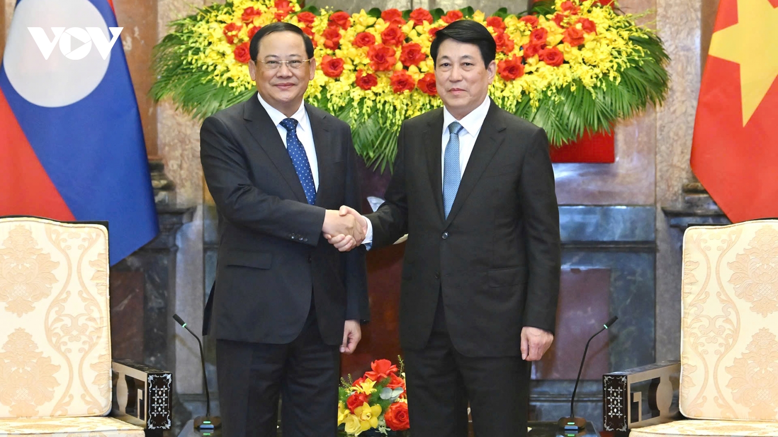 Chủ tịch nước Lương Cường tiếp Thủ tướng Lào Sonexay Siphandone