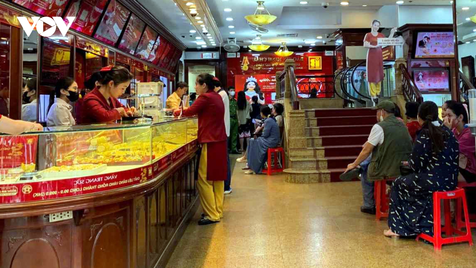 Giá vàng hôm nay 21/4: Vàng SJC tăng mạnh, đạt mốc 117 triệu đồng/lượng