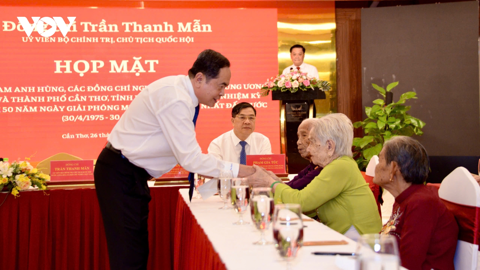 Chủ tịch Quốc hội gặp mặt các Mẹ Việt Nam anh hùng tại TP Cần Thơ, Hậu Giang