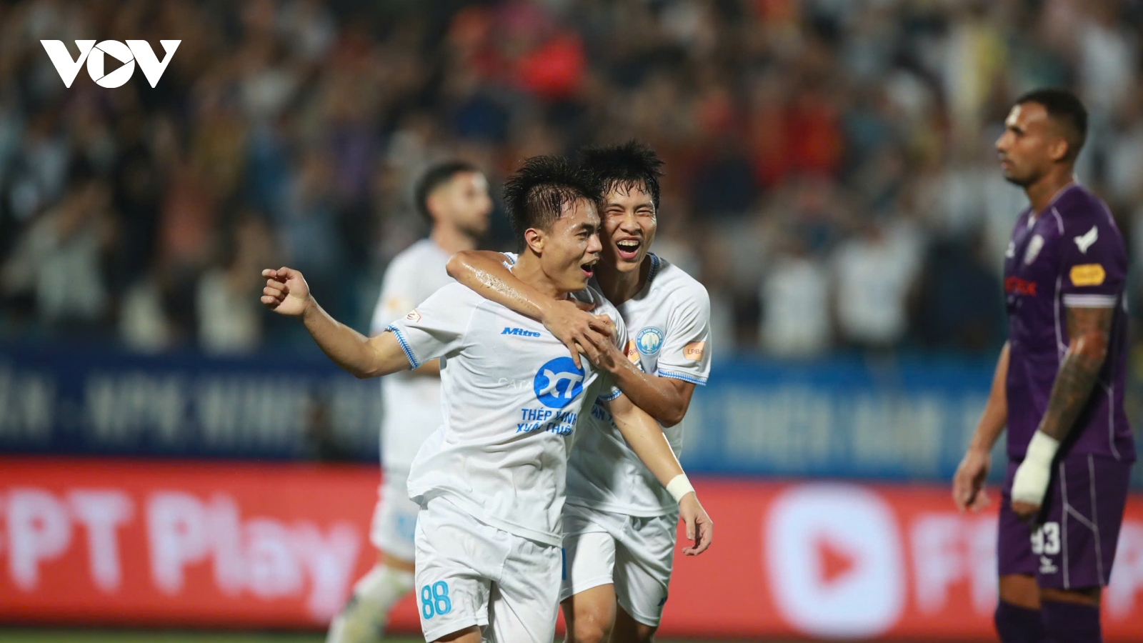Đội hình tiêu biểu vòng 20 V-League: Nam Định áp đảo, ấn tượng Bùi Tiến Dũng