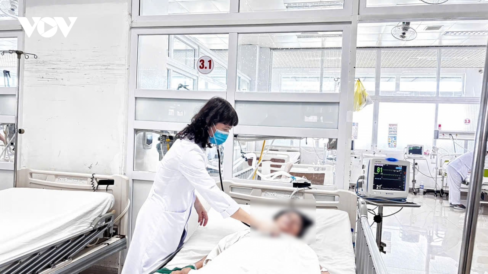 Cấp cứu thành công bệnh nhân nguy kịch do uống hơn 100 viên thuốc hướng thần