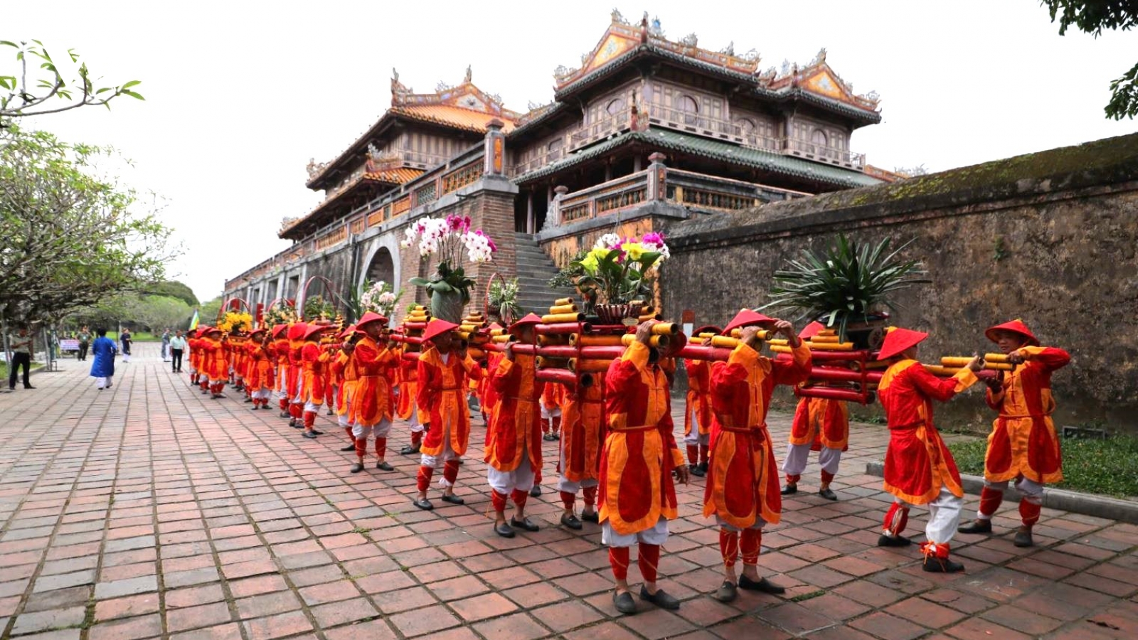 Trình diễn hiệu ứng hỏa thuật và súng thần công dịp lễ 30/4 -1/5 tại TP. Huế