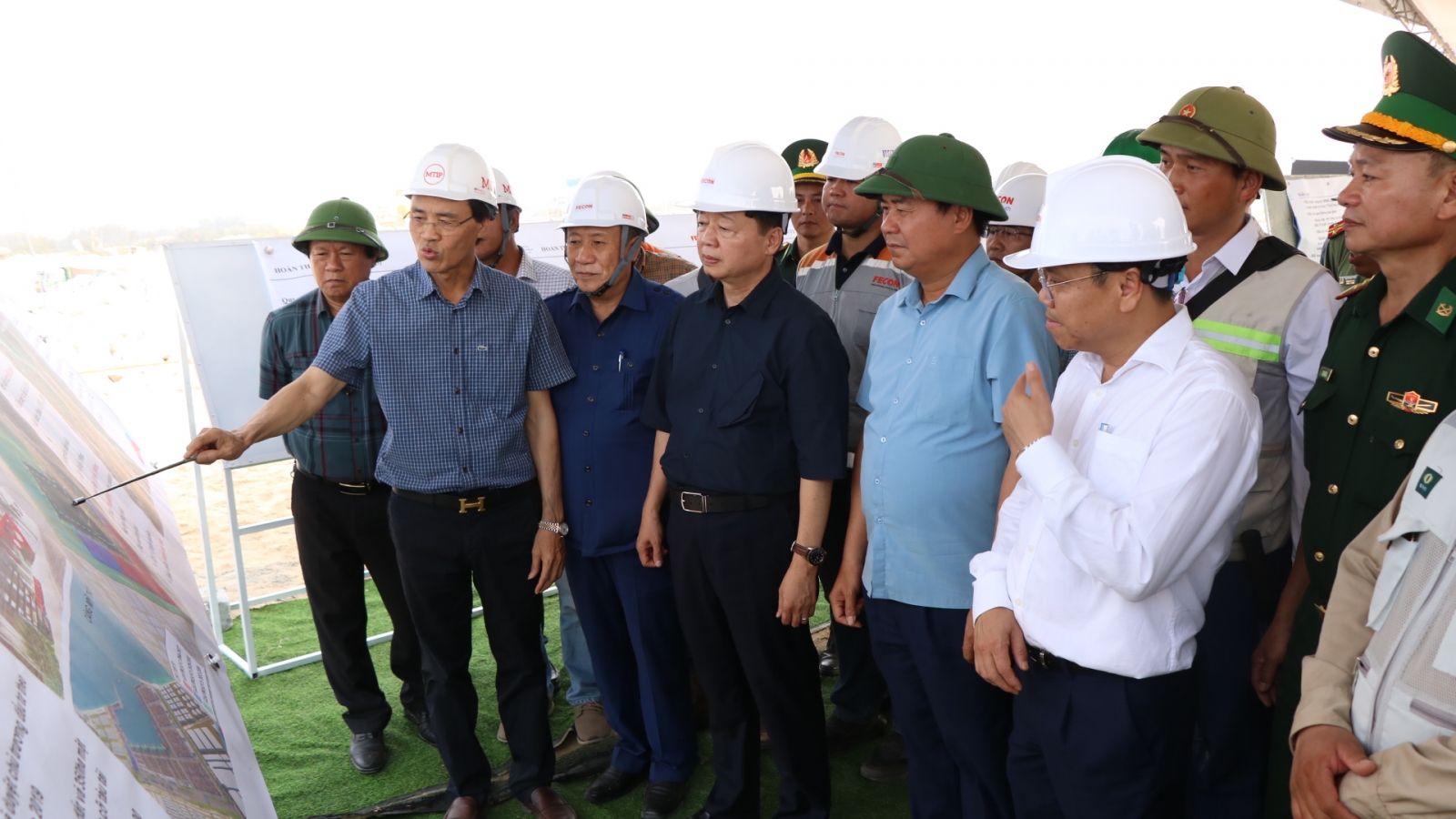 Phó Thủ tướng Trần Hồng Hà kiểm tra các công trình trọng điểm tại Quảng Trị