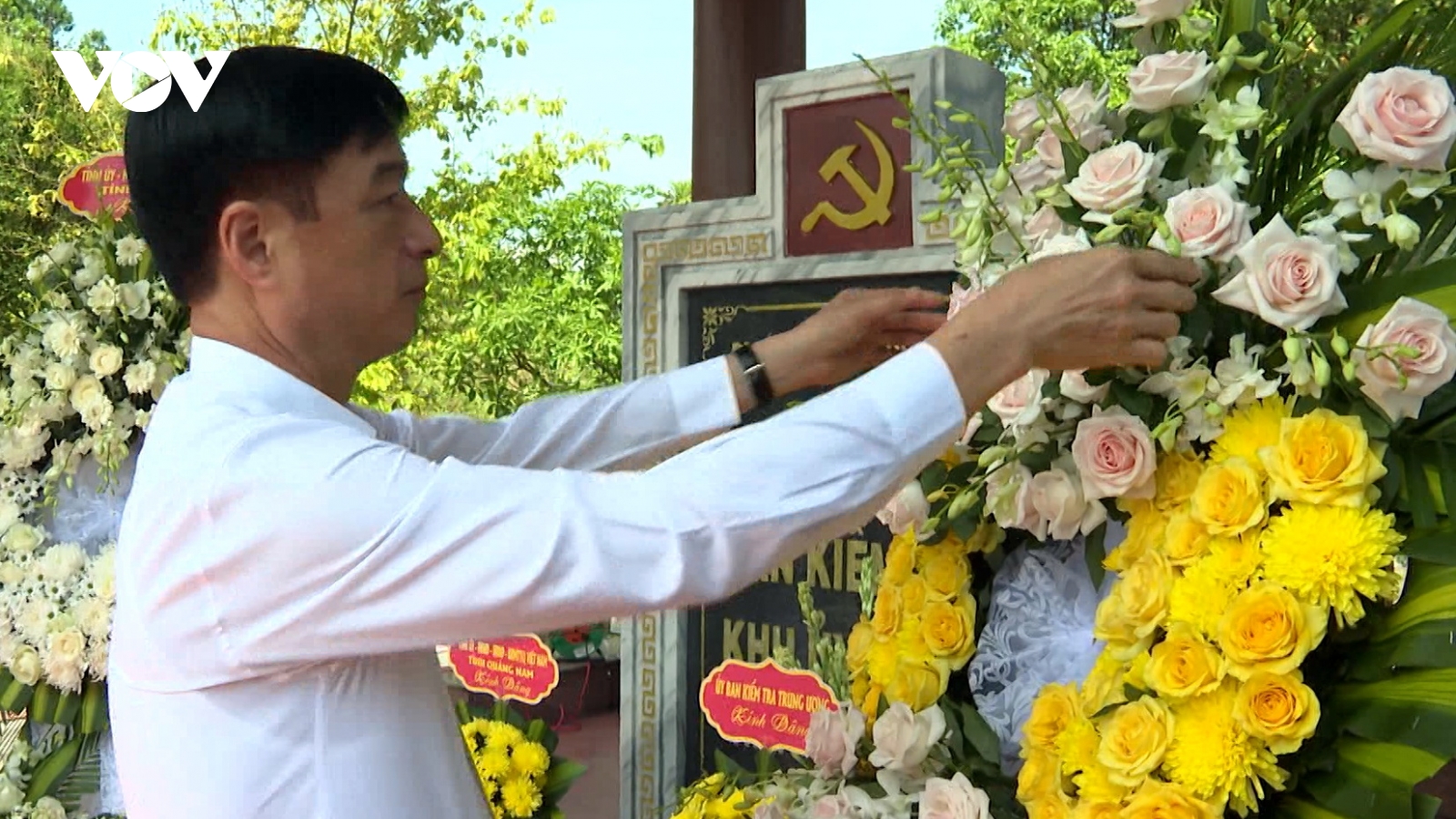 Chủ nhiệm Ủy ban Kiểm tra Trung ương dâng hương tại Di tích Ban Kiểm tra Khu ủy Khu 5