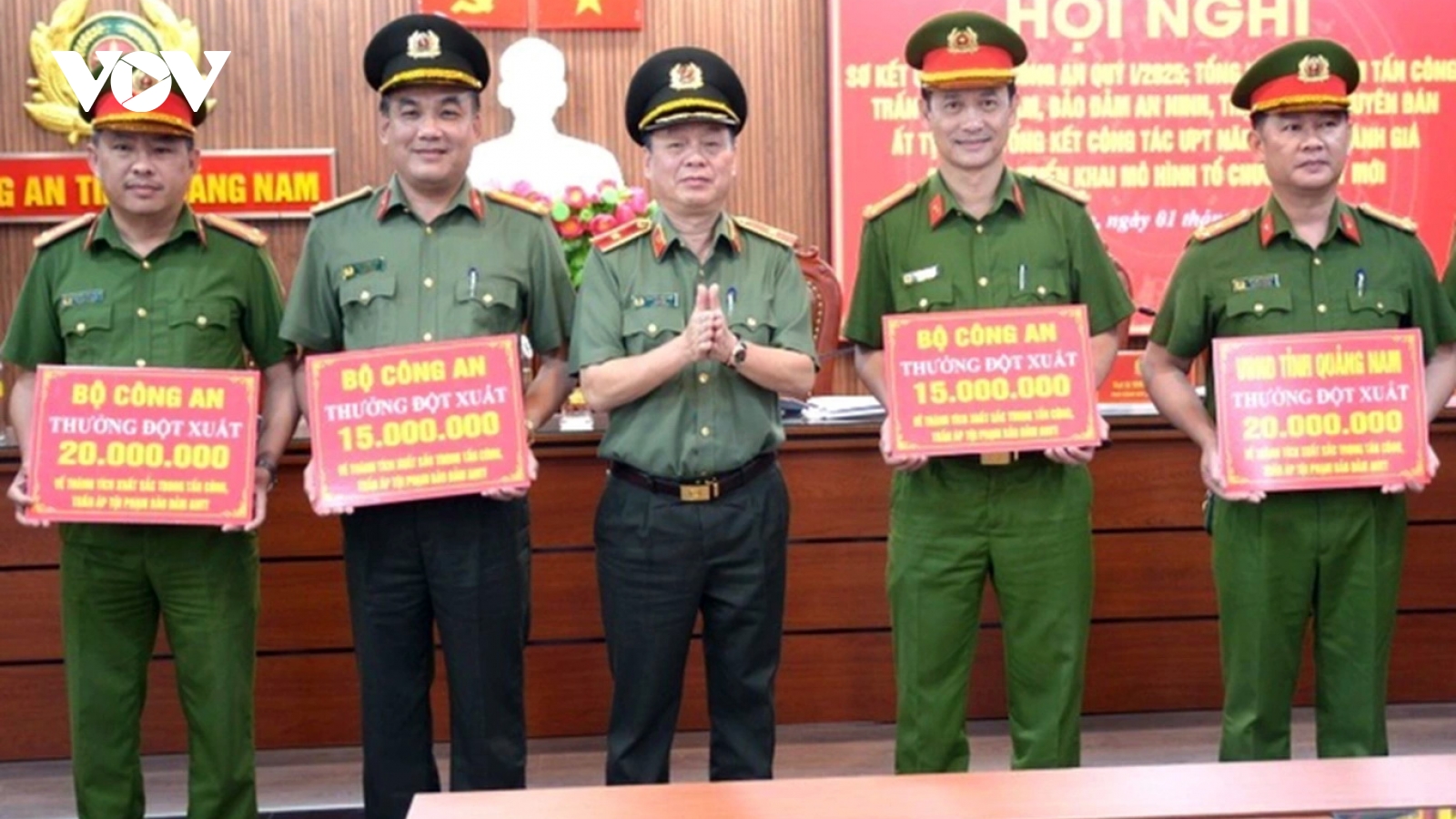 Nhanh chóng bắt giữ kẻ giết vợ, phi tang xác: Thưởng nóng đơn vị phá án