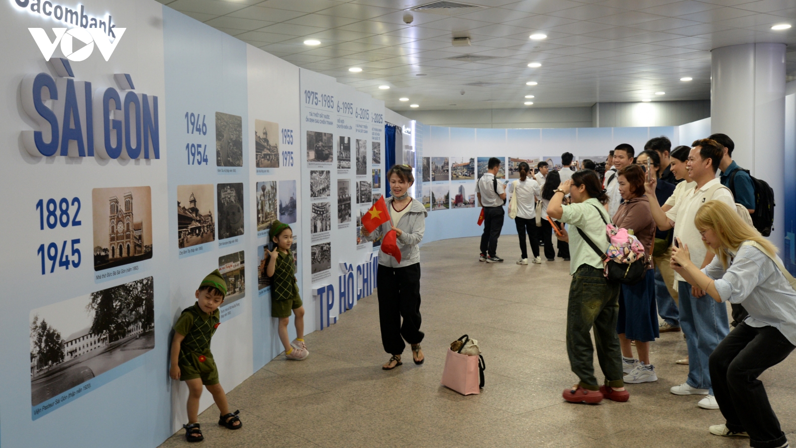 "Du hành" ký ức về Sài Gòn xưa và nay tại ga Metro Bến Thành