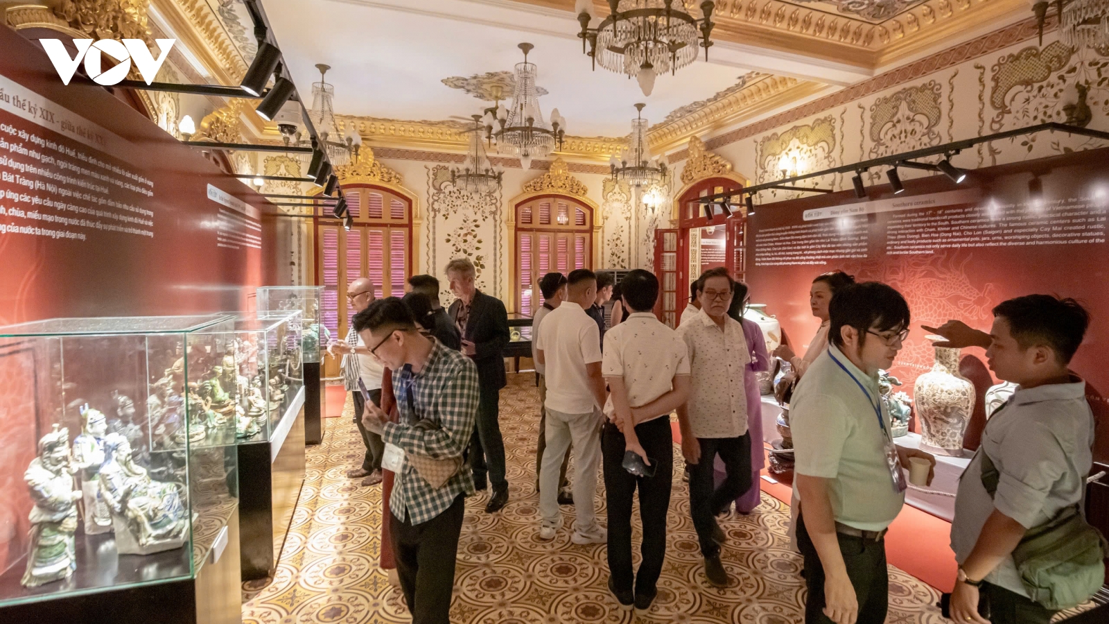 Gần 200 cổ vật gốm đặc sắc của Việt Nam trưng bày tại Đại Nội Huế