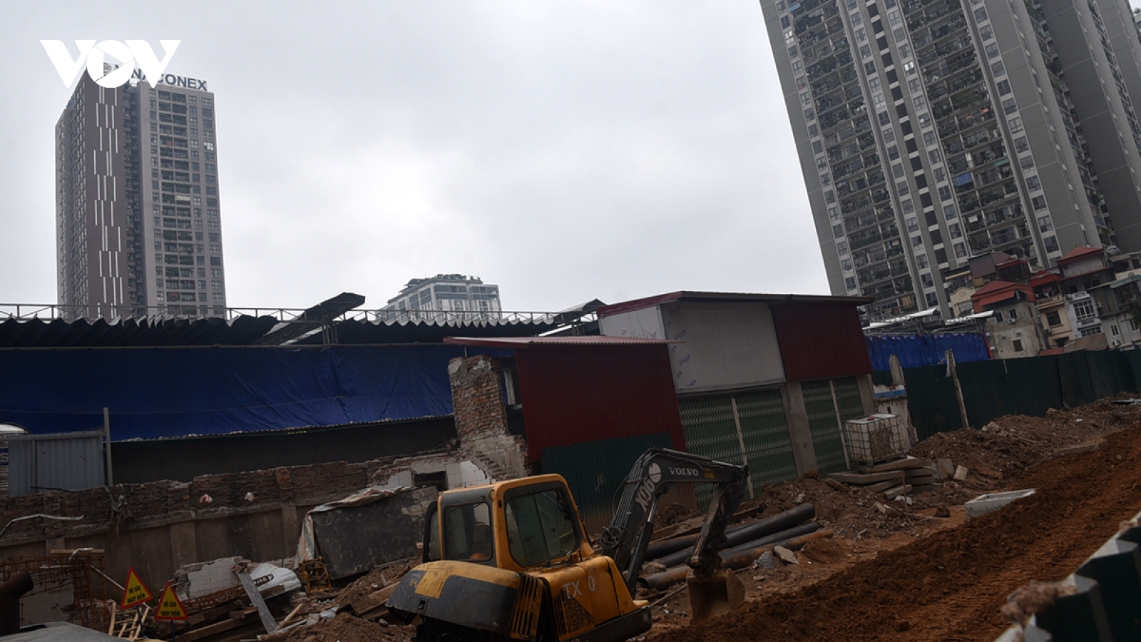 Lộ diện nhiều công trình không đủ điều kiện xây dựng ở đường Nguyễn Tuân, Hà Nội