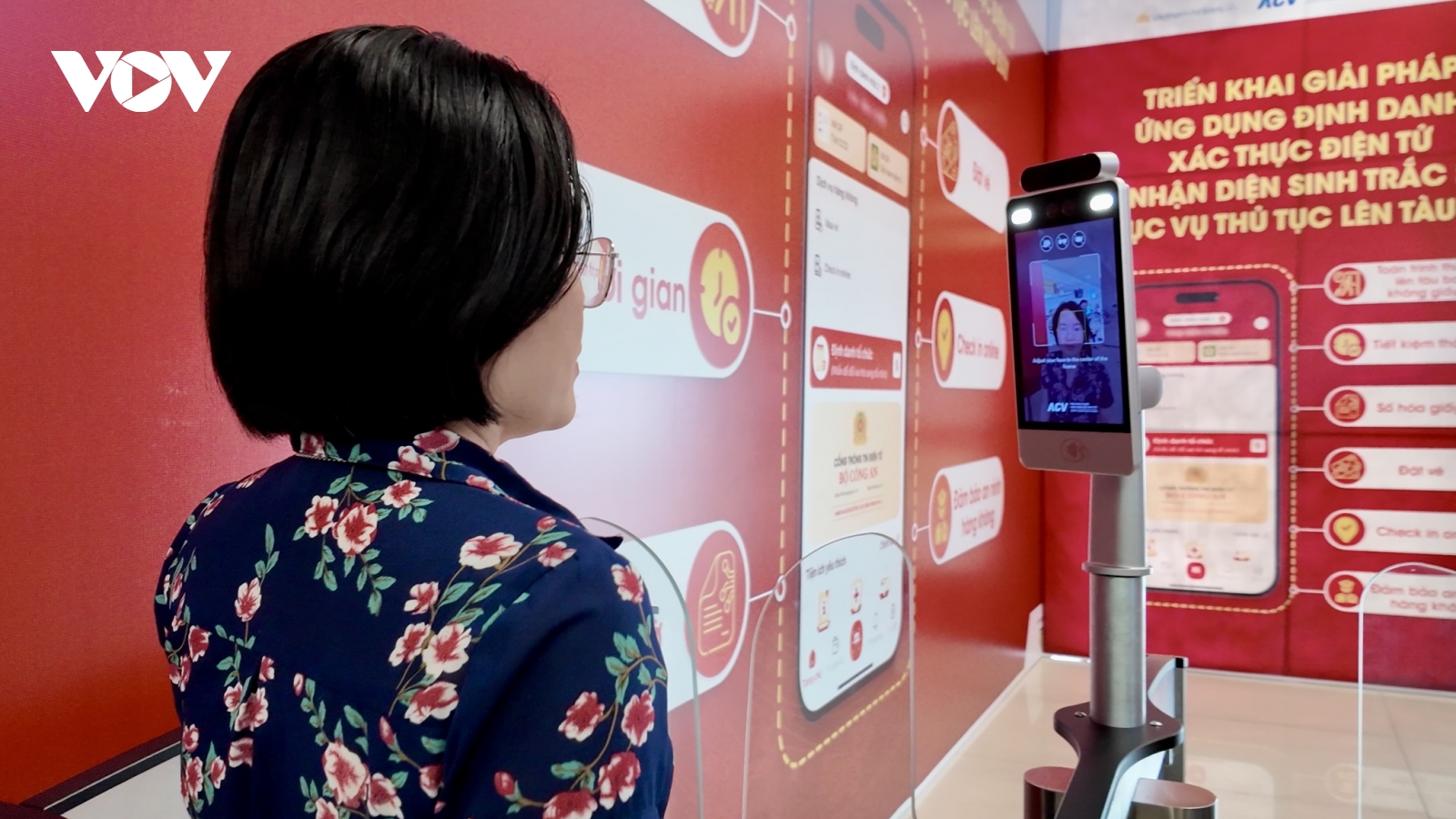 Lần đầu tiên làm thủ tục bay không giấy tờ, trải nghiệm mới tại Vietnam Airlines