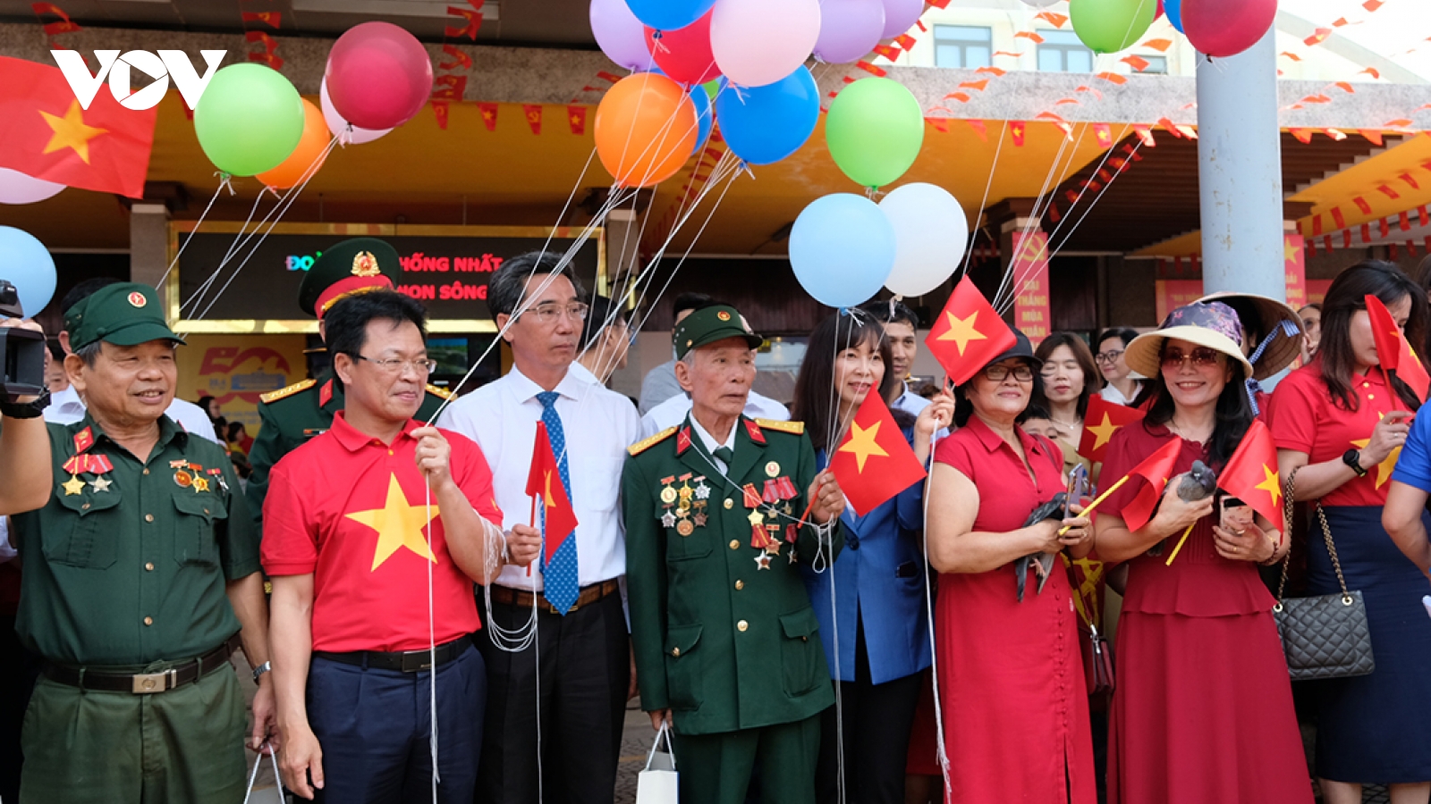 Xúc động không khí sum họp 2 miền Nam - Bắc tại ga Đà Nẵng