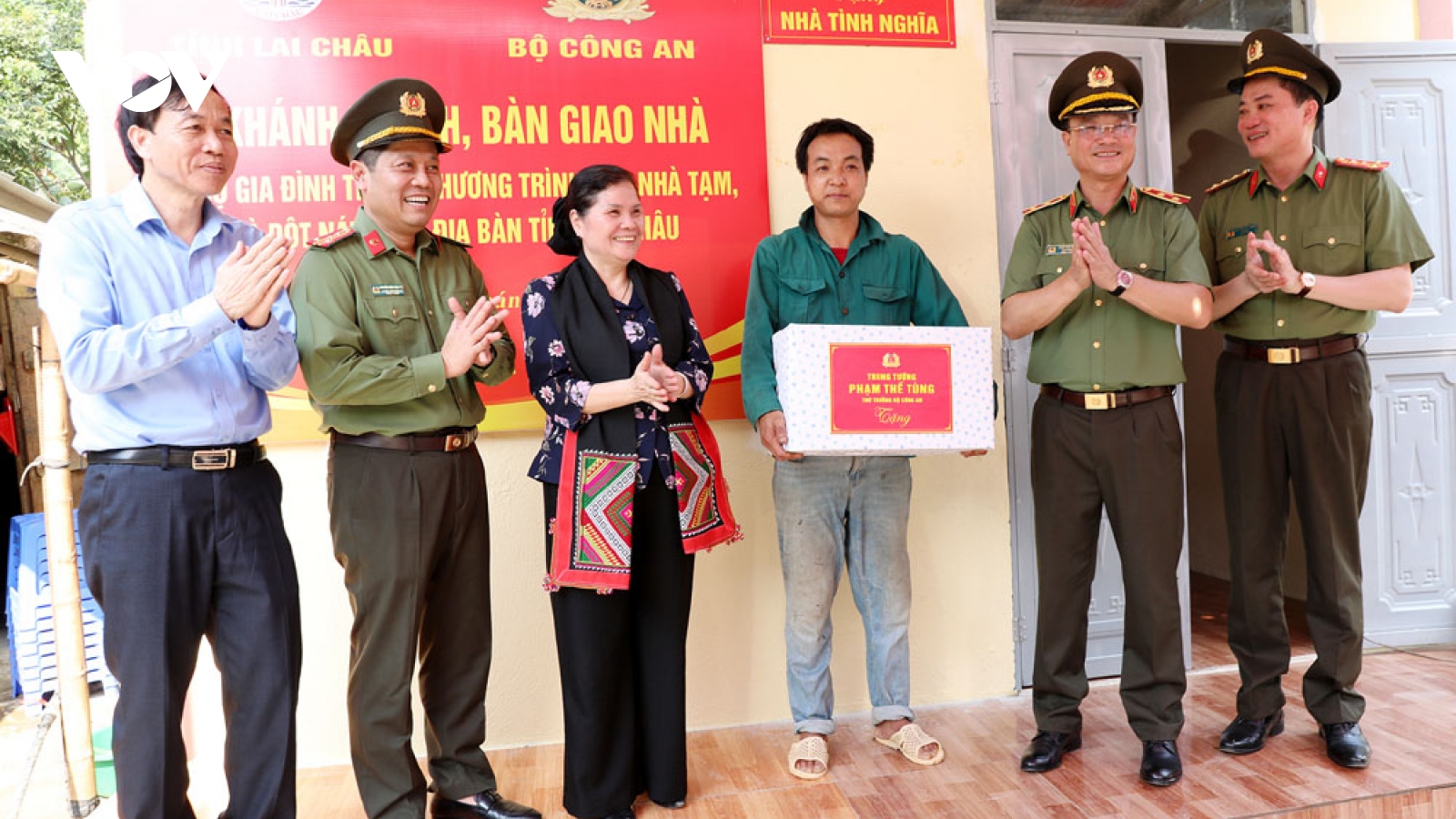 Bộ Công an trao 66 tỷ đồng hỗ trợ Lai Châu xóa nhà tạm cho người dân