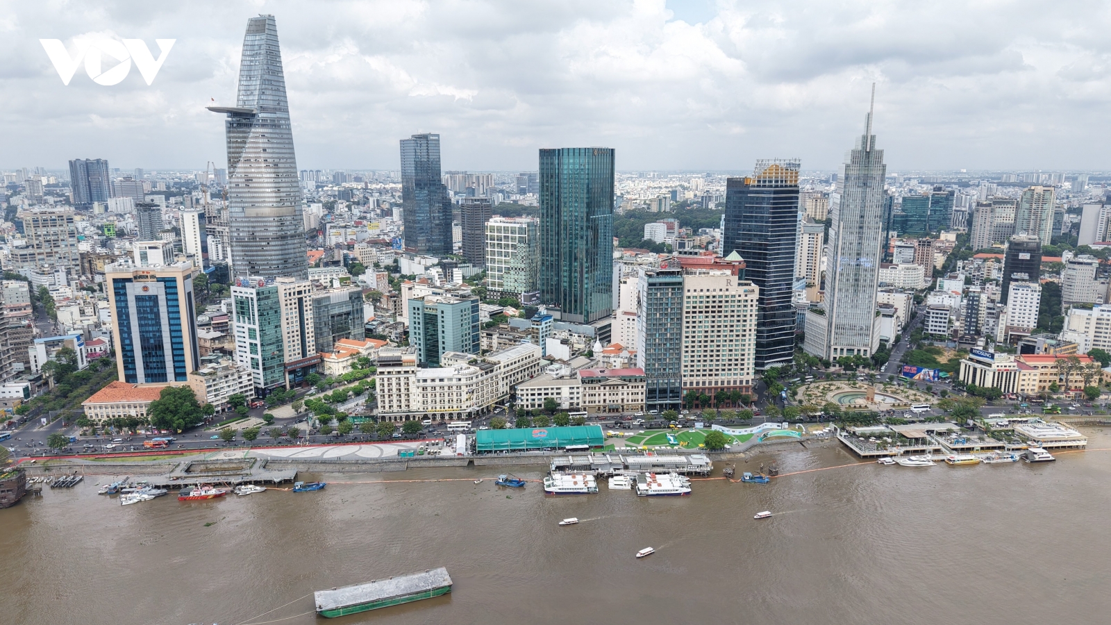 Khách sạn TP.HCM hết phòng vì sức hút của đại lễ 50 năm mới có một lần