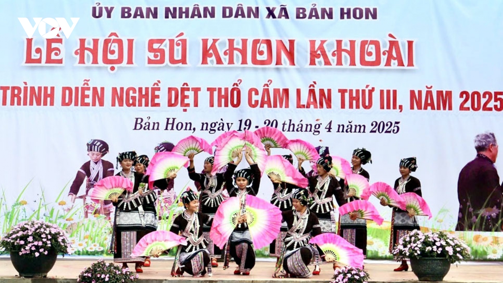 Khai mạc lễ hội Sú Khon Khoài và trình diễn nghề dệt thổ cẩm của người Lự