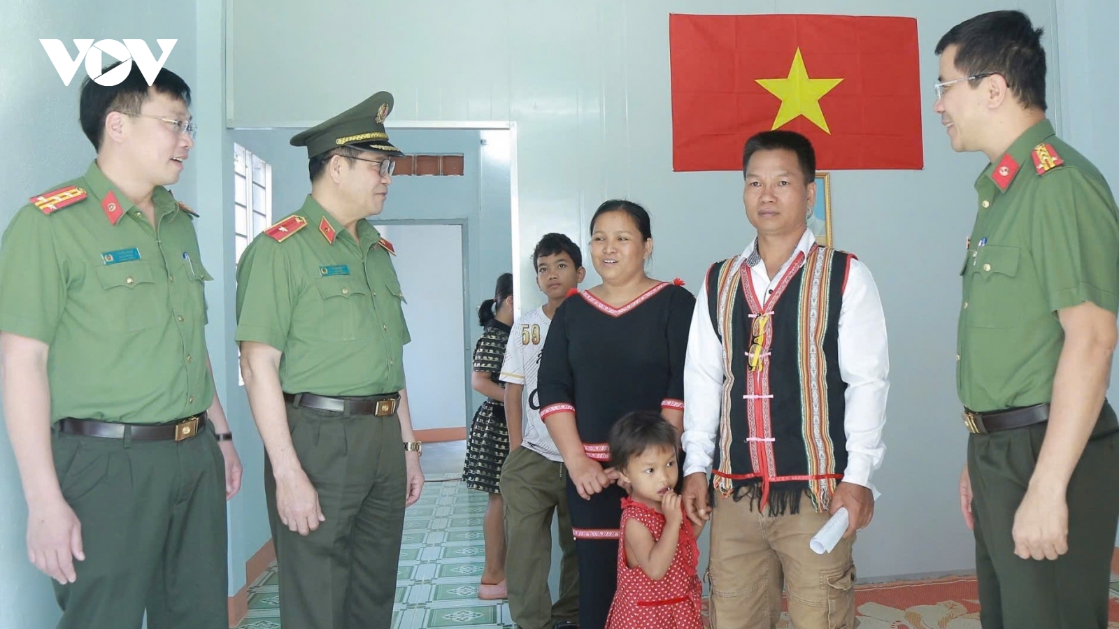 Công an Đắk Lắk khởi công xây 1.923 căn sau một tháng xoá nhà tạm
