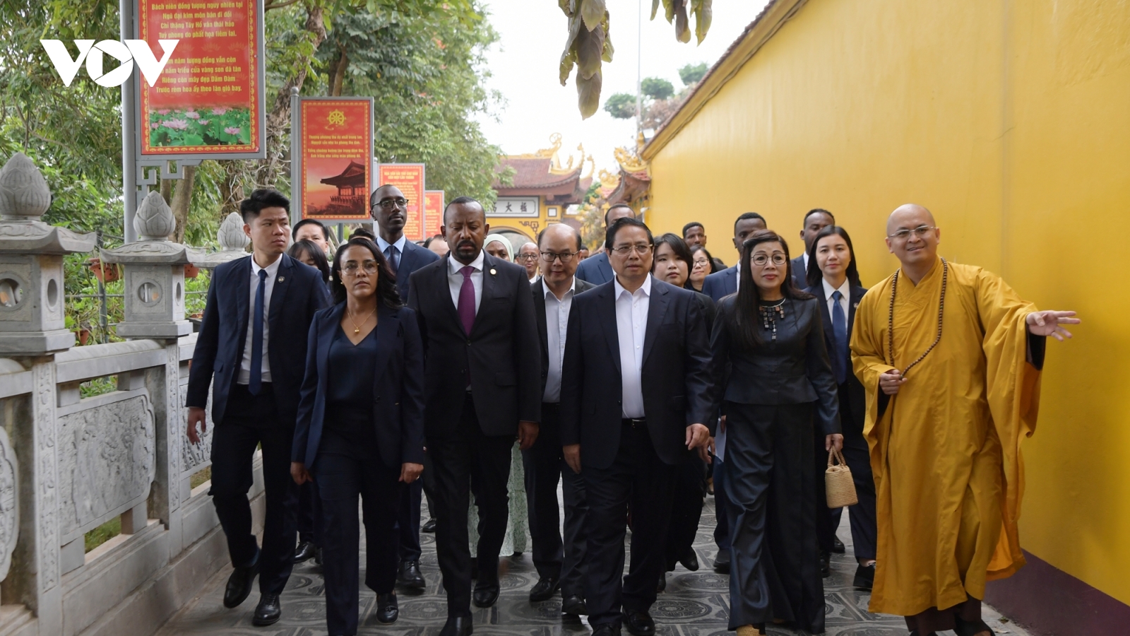 Thủ tướng Việt Nam và Ethiopia dùng bữa sáng, thăm chùa Trấn Quốc