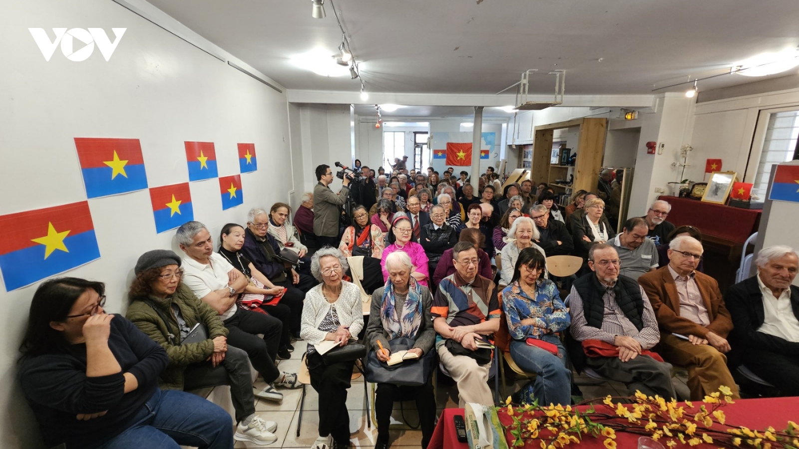 Hội người Việt Nam tại Pháp kỷ niệm 50 năm ngày thống nhất đất nước