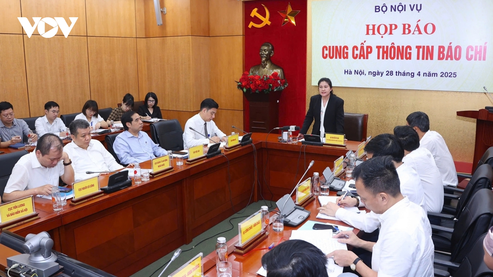 "Bộ Chính trị 3 lần xem xét vì sao không giữ lại thị xã, thành phố thuộc tỉnh"