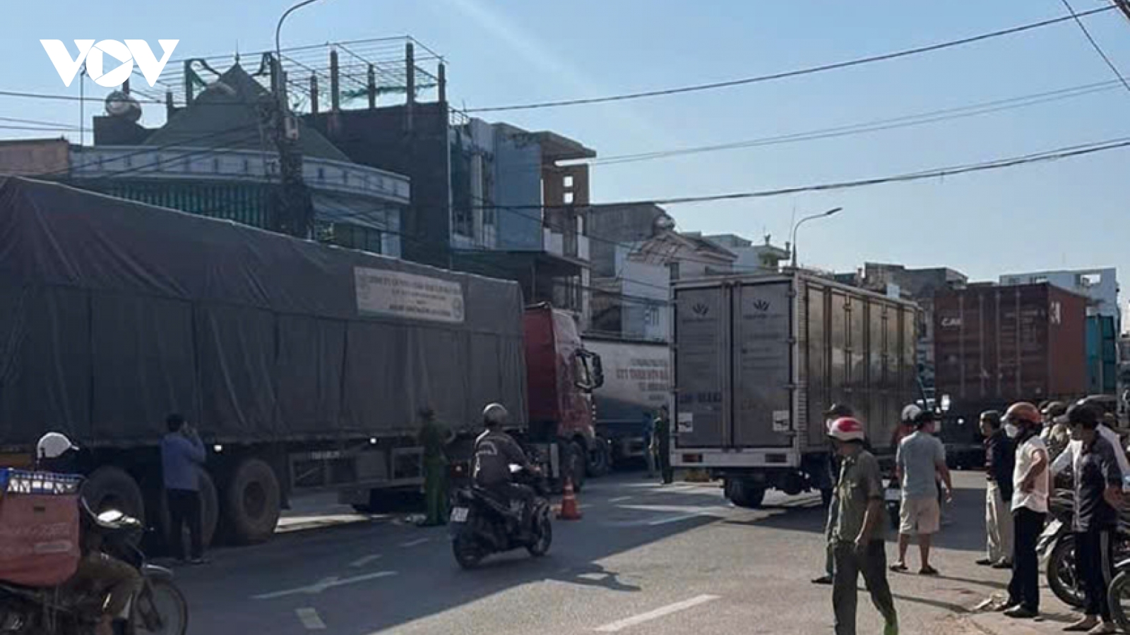 Va chạm xe đầu kéo, 1 phụ nữ ở Quảng Ngãi tử vong thương tâm