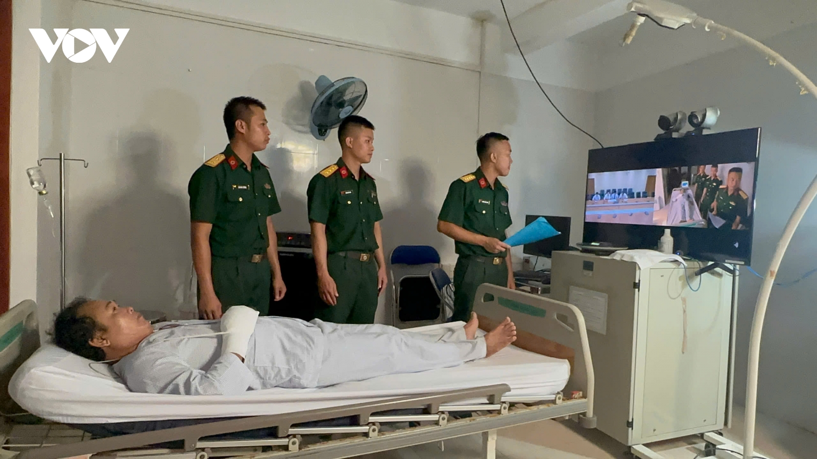 Bệnh xá đảo Trường Sa cứu chữa thành công ngư dân bị máy xay đá cuốn nát bàn tay