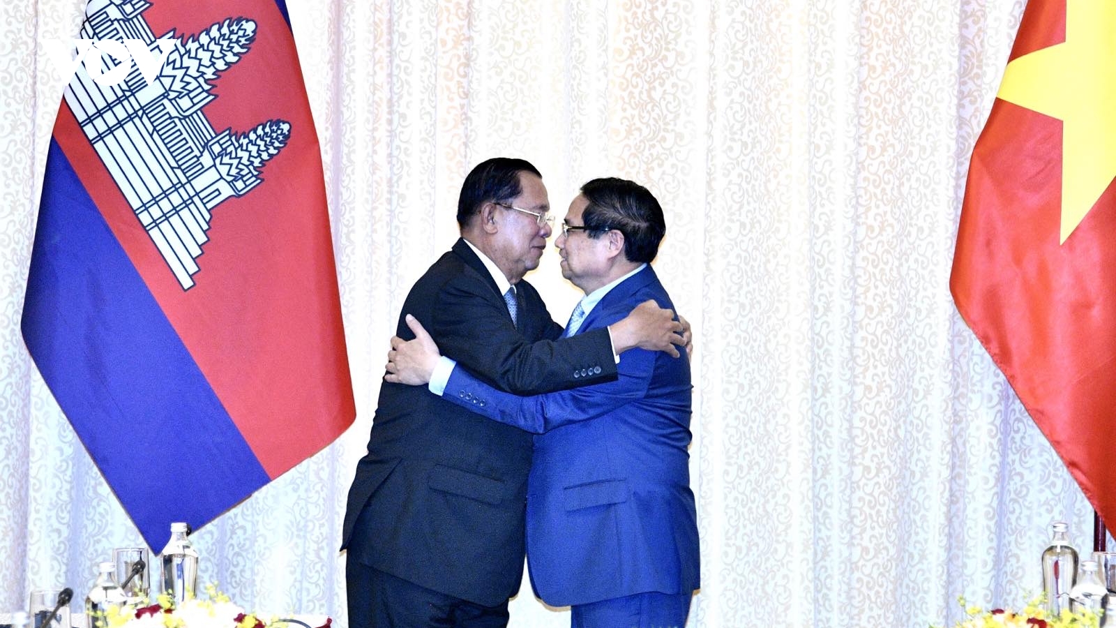 Thủ tướng Phạm Minh Chính gặp Chủ tịch Đảng Nhân dân Campuchia Hun Sen