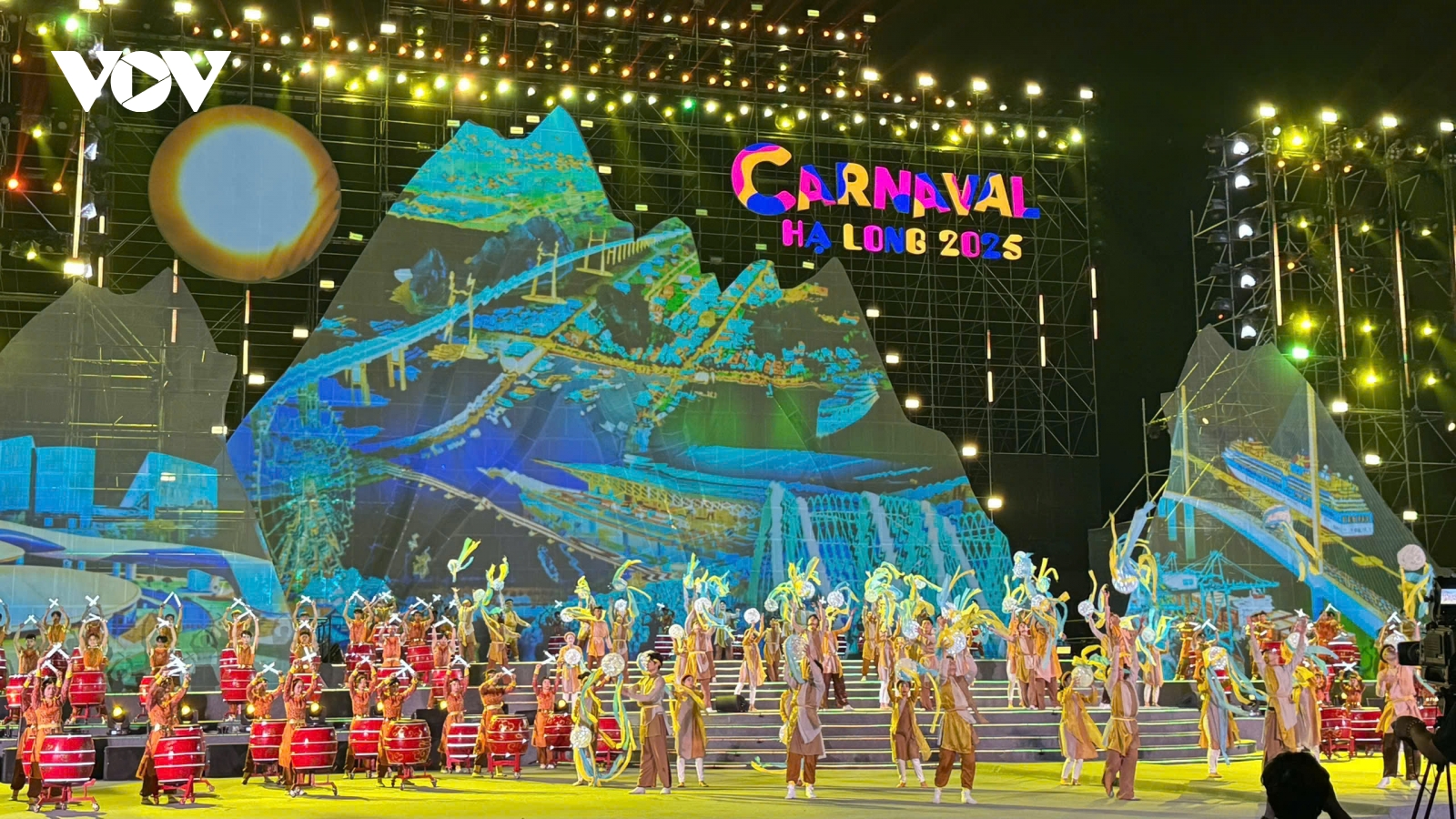 Carnaval Hạ Long 2025: Đêm hội của di sản, sắc màu và tỏa sáng