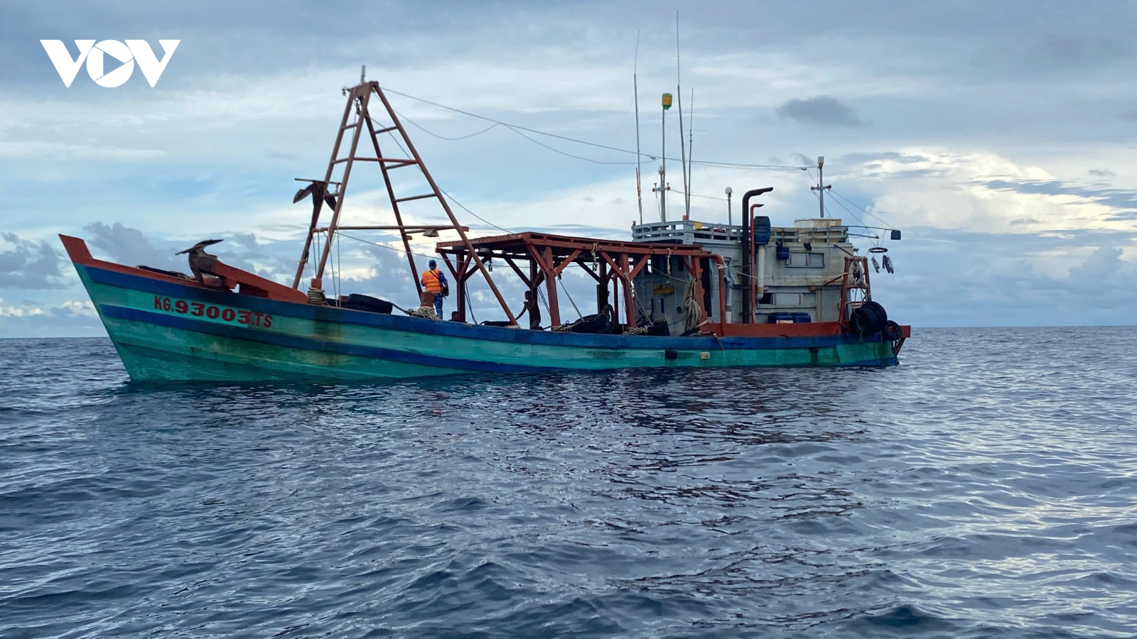 Cảnh sát biển bắt giữ tàu vận chuyển trái phép 60.000 lít dầu