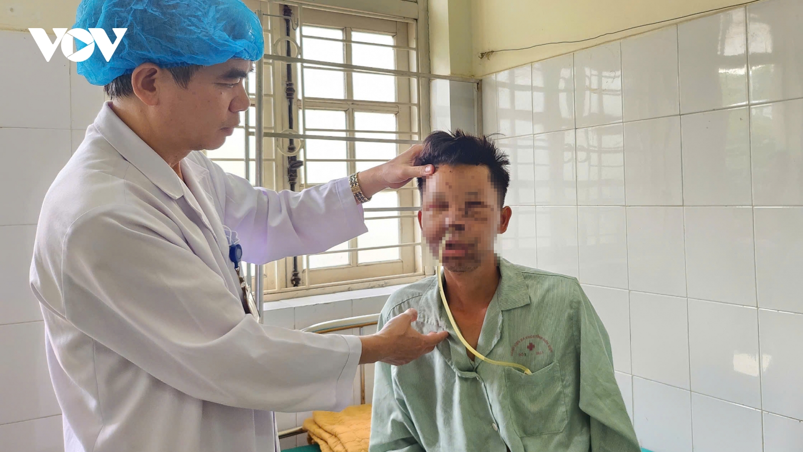 Cứu người đàn ông bị gấu hoang tấn công tại khu vực biên giới Điện Biên