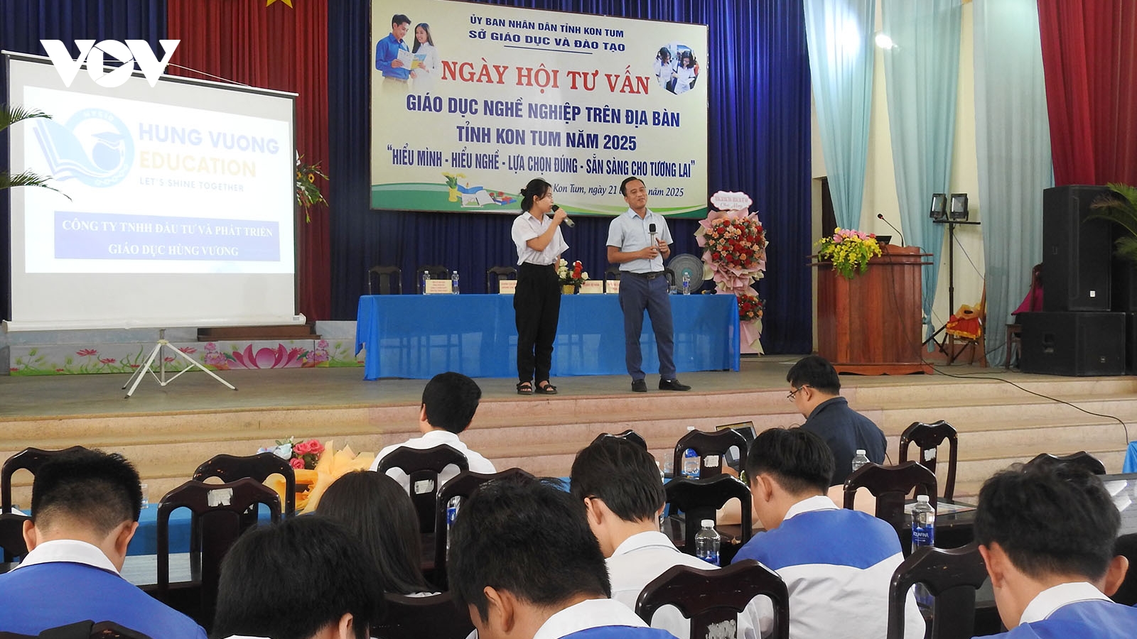Tư vấn giáo dục nghề nghiệp cho hơn 15.000 học sinh Kon Tum