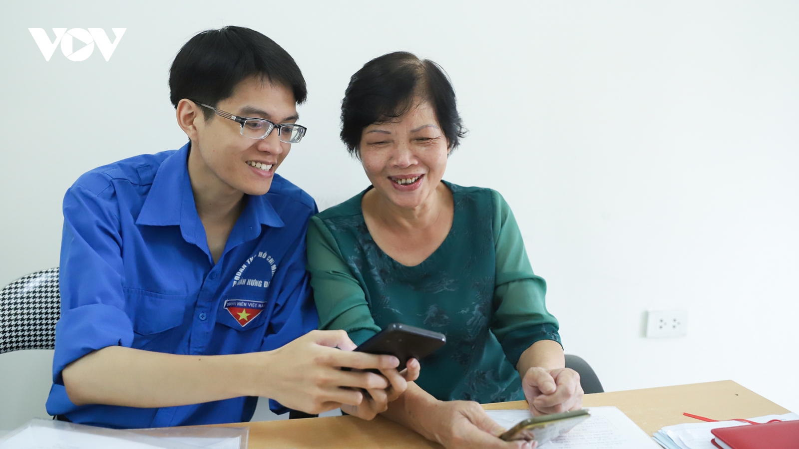 Người dân Quảng Ninh tích cực tham gia góp ý sửa đổi Hiến pháp trên VNeID