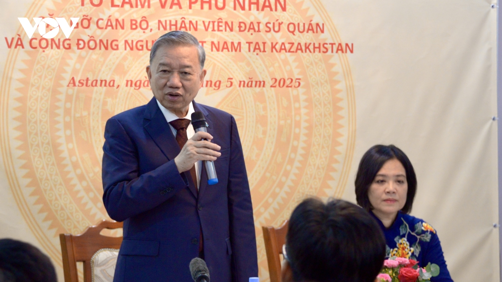 Tổng Bí thư Tô Lâm gặp gỡ cán bộ Đại sứ quán Việt Nam tại Kazakhstan