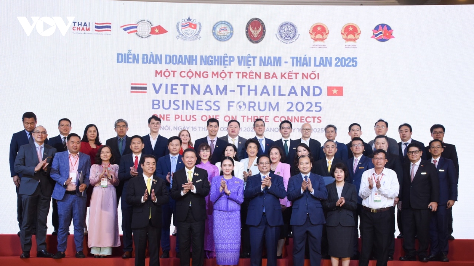 Thủ tướng Việt Nam và Thái Lan dự Diễn đàn "Một cộng một trên ba kết nối"