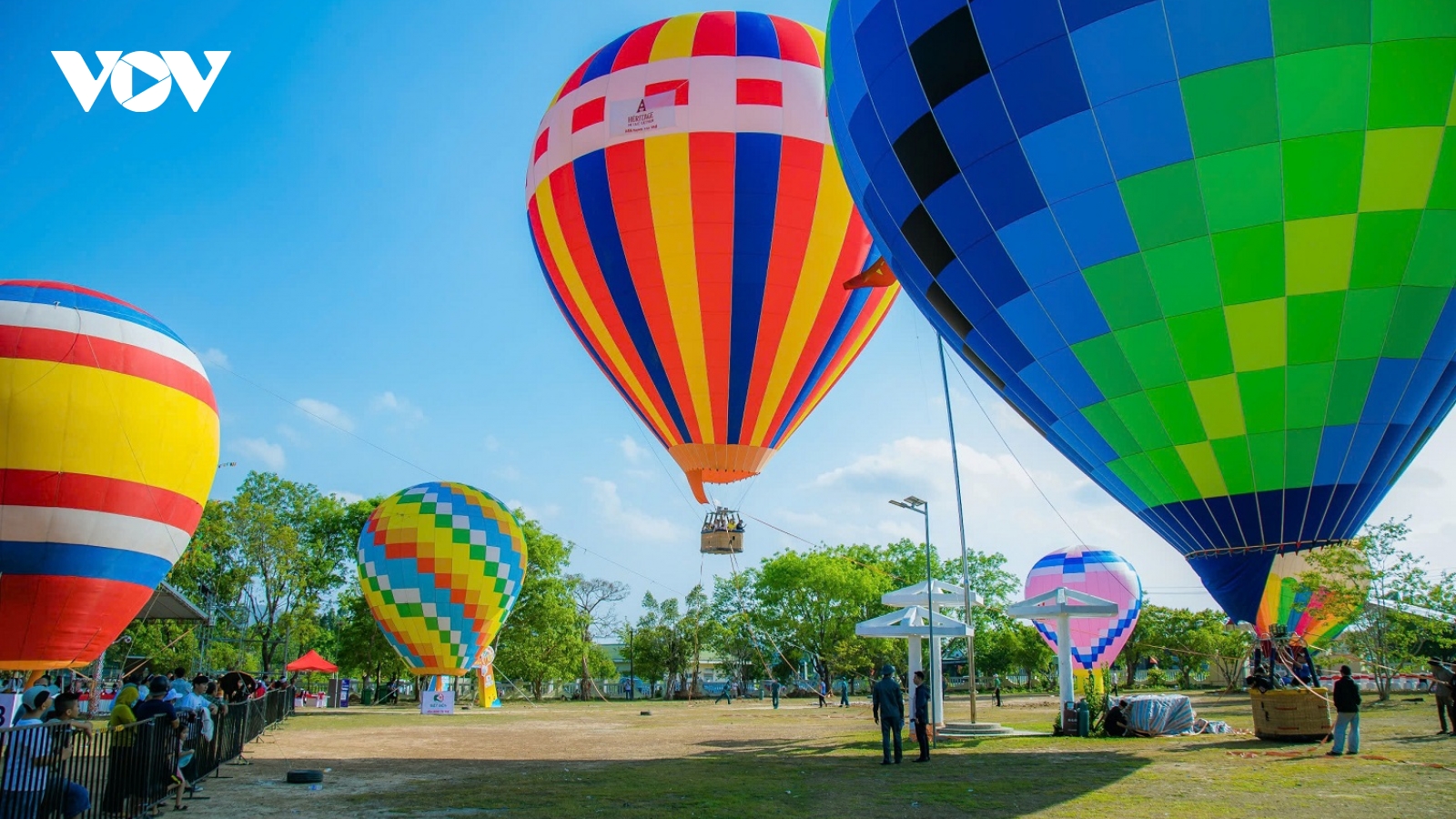 Náo nức "Bay giữa đại ngàn" ở xứ sở vua voi huyền thoại