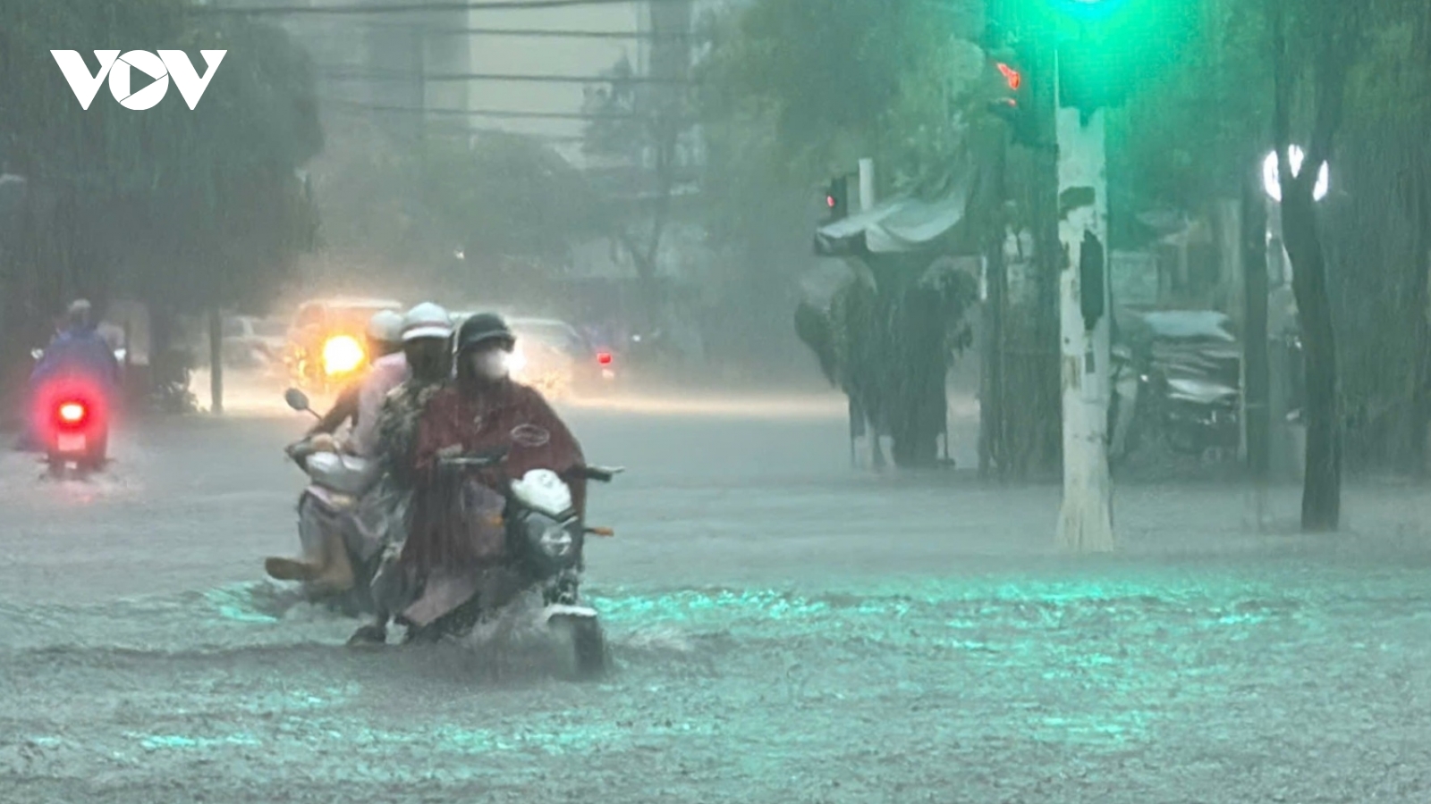 Nhiều tuyến đường ở thành phố Đồng Hới ngập sau mưa lớn