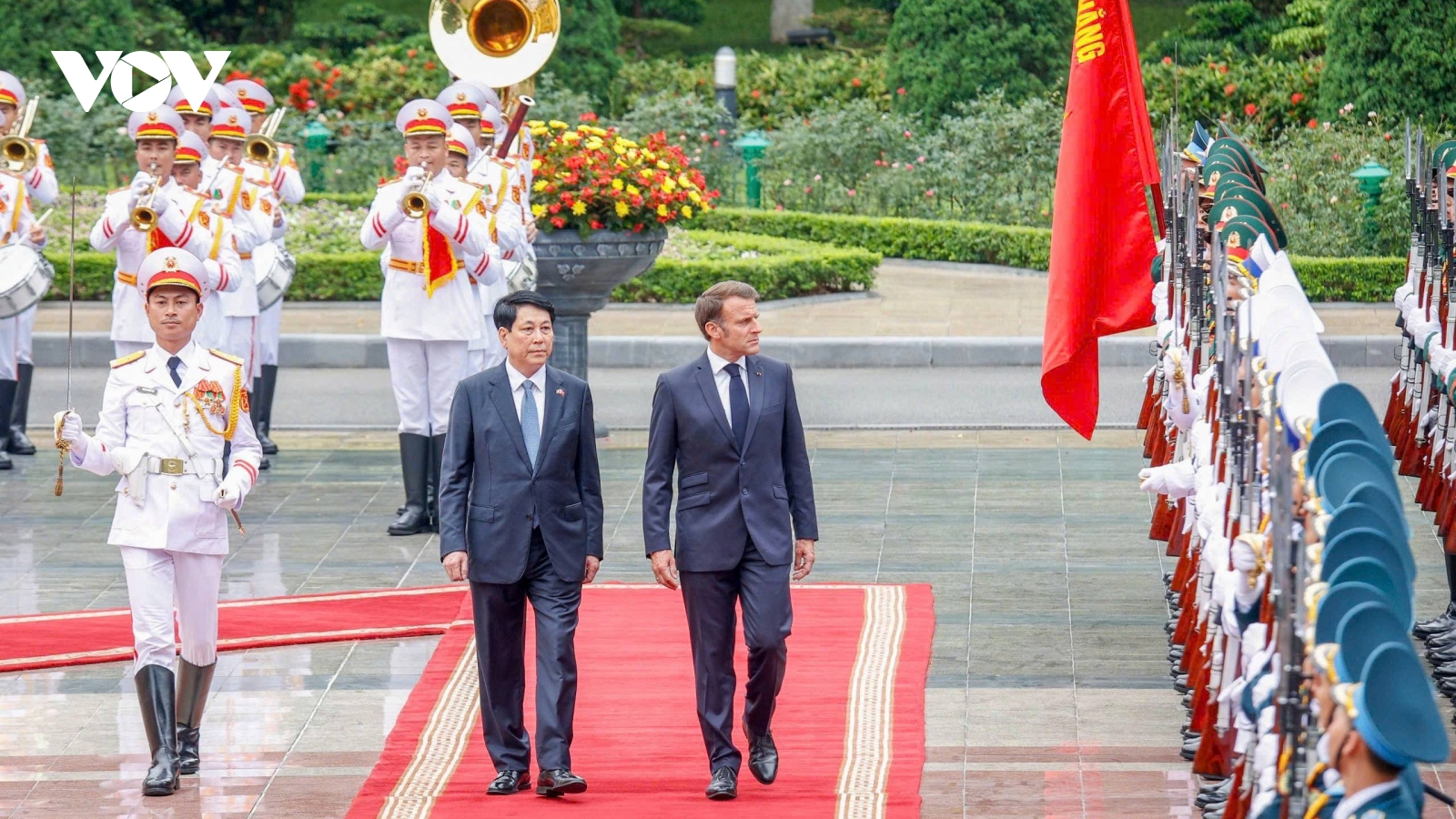 Chủ tịch nước chủ trì lễ đón và hội đàm với Tổng thống Pháp Emmanuel Macron