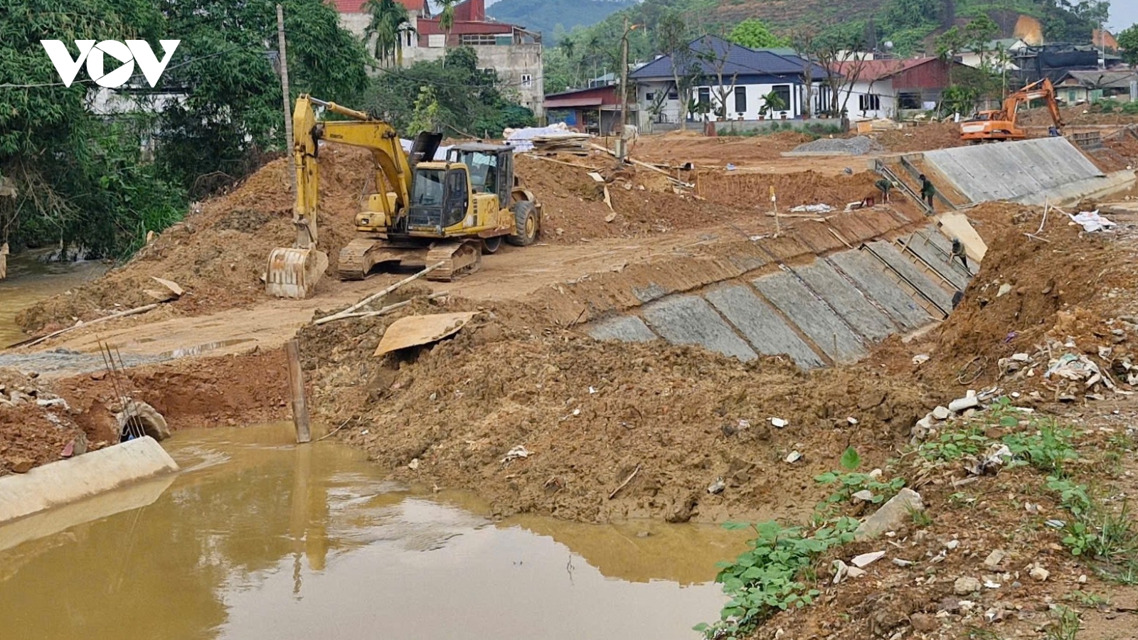 Kè chống lũ suối Cầu Dài (Yên Bái) chậm tiến độ làm tăng nguy cơ ngập úng trước mùa