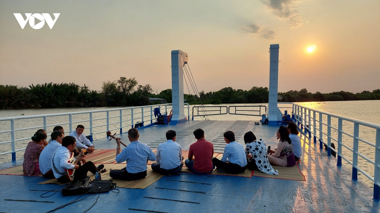 Đờn ca tài tử “đánh thức” sông Vàm Cỏ, dẫn lối du khách về Long An