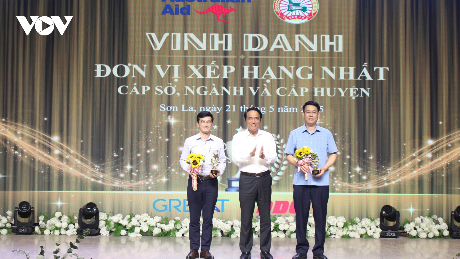 Vinh danh các đơn vị, địa phương dẫn đầu chỉ số năng lực cạnh tranh của Sơn La