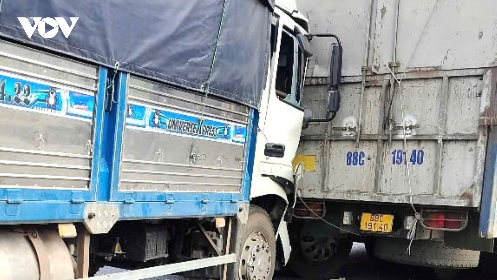 Tai nạn giao thông liên hoàn giữa 4 xe tải trên tuyến La Sơn-Túy Loan