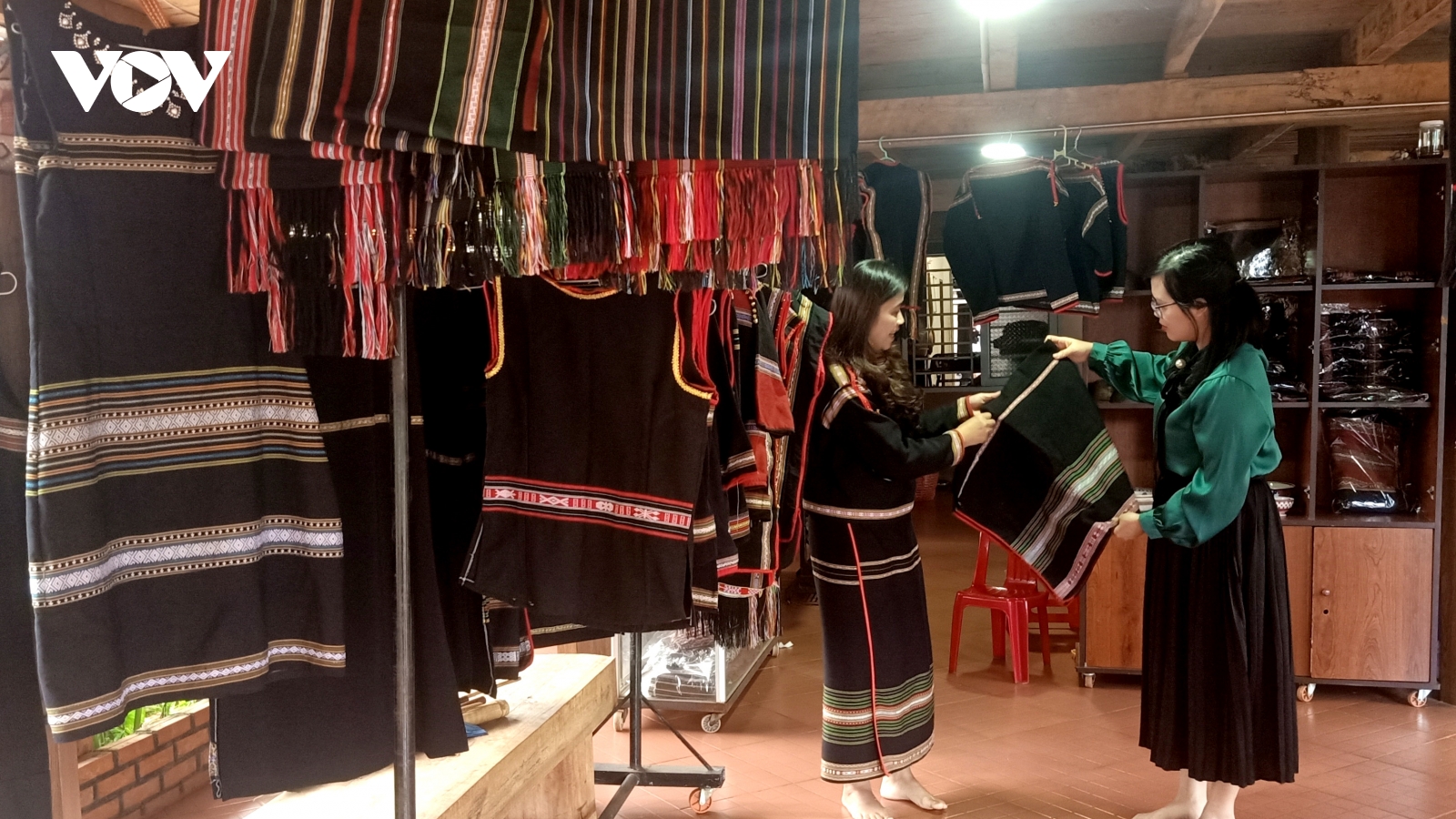 “Đời sống mới” của thổ cẩm Tây Nguyên