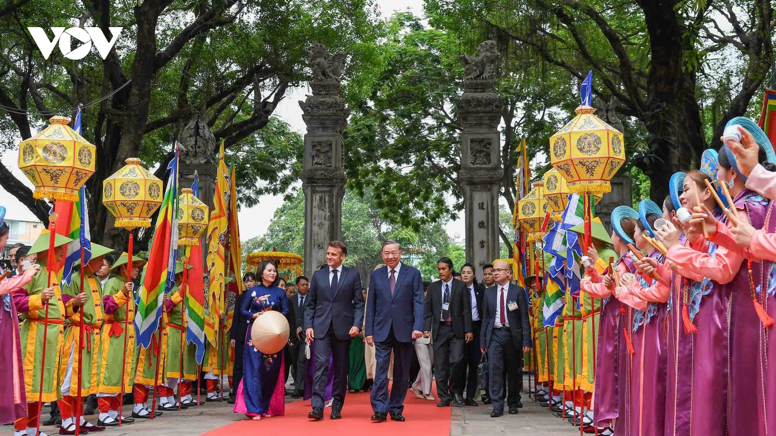 Tổng Bí thư Tô Lâm và Tổng thống Pháp thăm Văn Miếu - Quốc Tử Giám