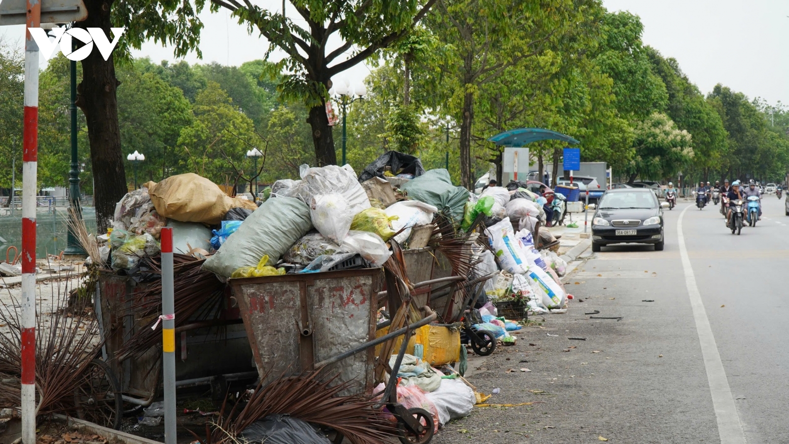 Rác thải sinh hoạt tại Thanh Hóa ùn ứ nghiêm trọng do dân chặn xe chở rác