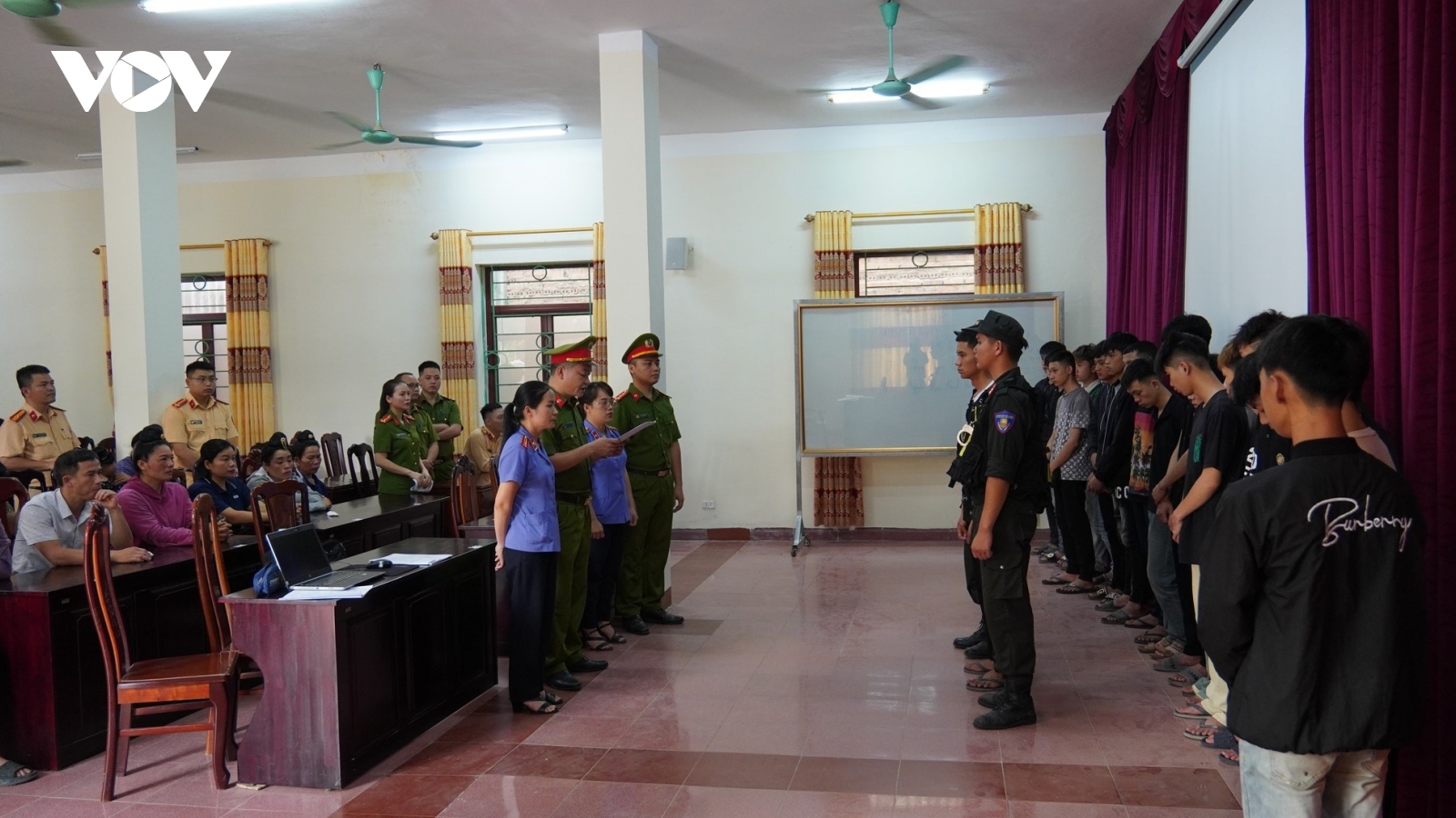 Khởi tố 18 đối tượng gây rối trật tự công cộng trên Quốc lộ 279