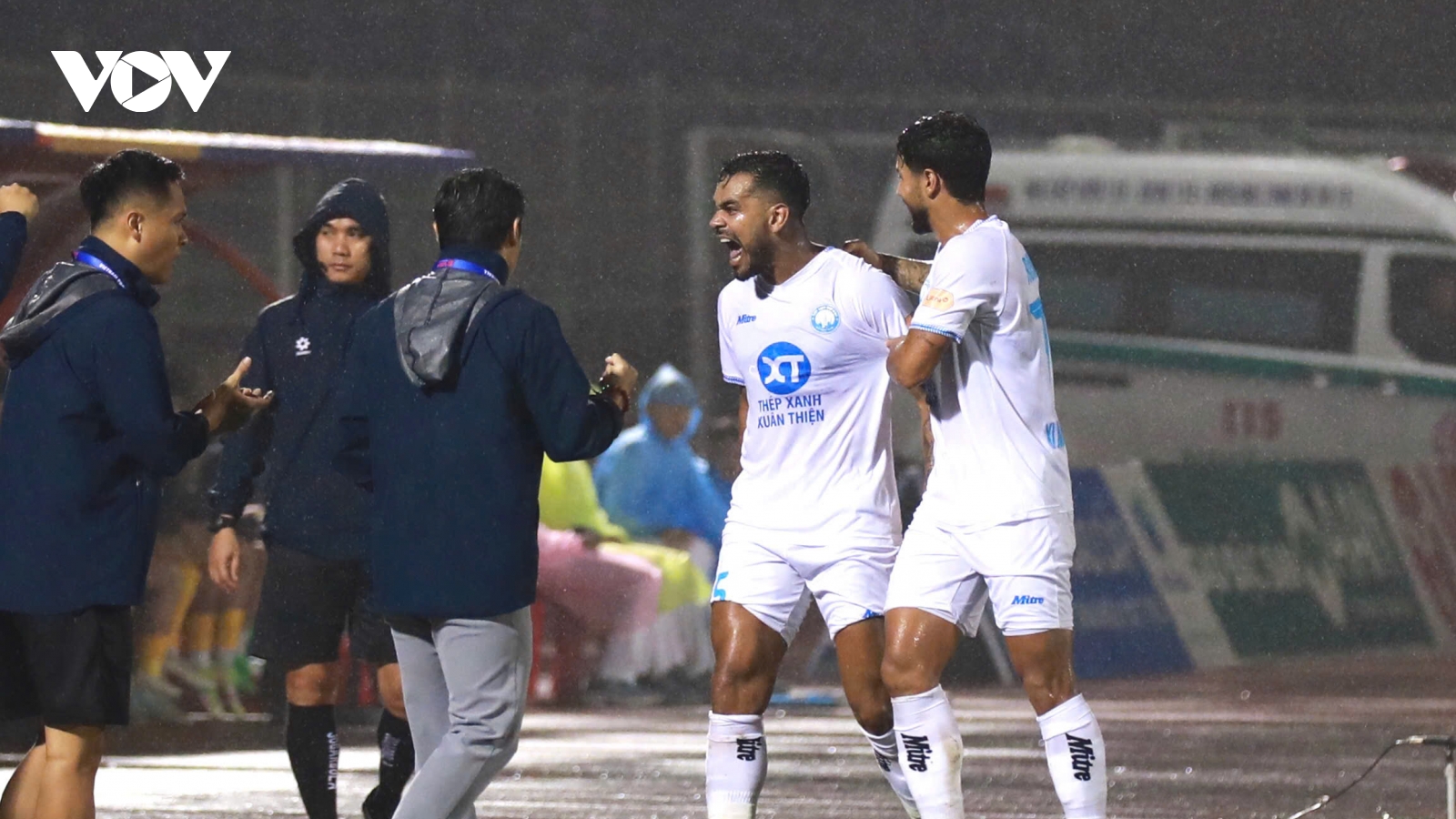Kết quả vòng 24 V-League 2024/2025: Nam Định gieo sầu cho SLNA