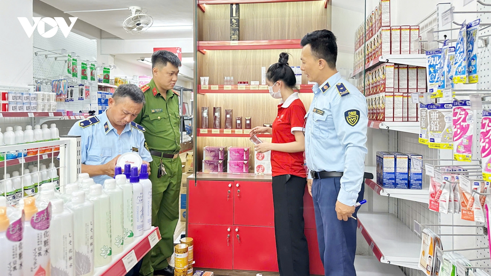 Hộ kinh doanh ở Đà Nẵng phải ký cam kết không buôn bán hàng lậu, hàng giả