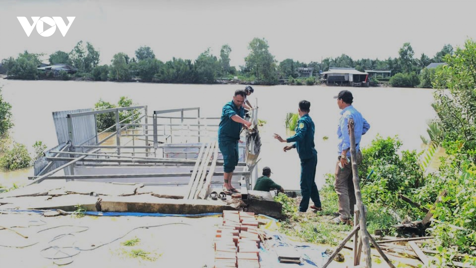 Cà Mau: Sạt lở “nuốt chửng” nhiều nhà dân, thiệt hại hơn 2 tỷ đồng
