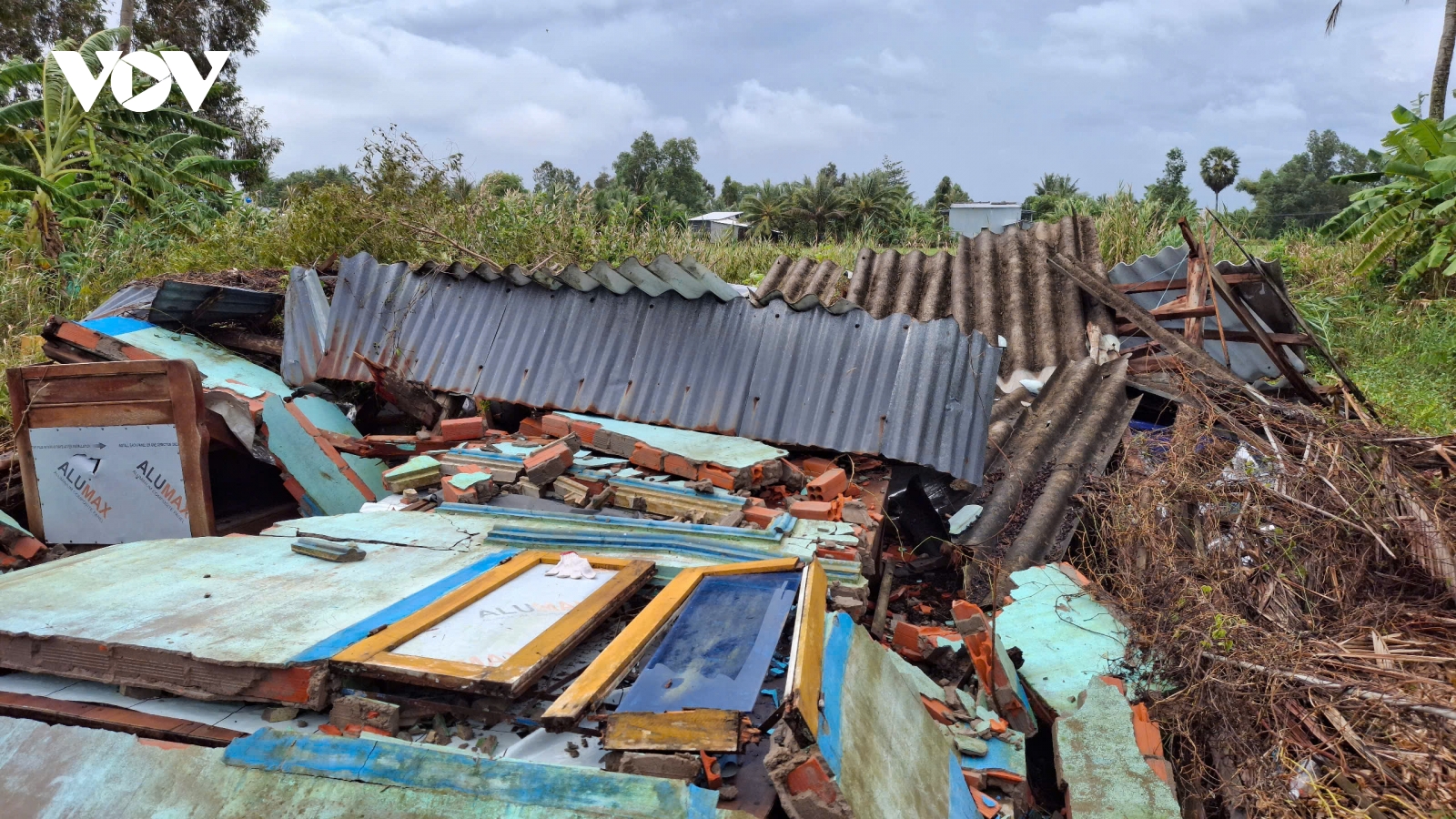 1 người mất tích, 18 căn nhà bị thiệt hại do thời tiết cực đoan tại Cà Mau.